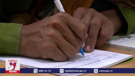 Điện Biên nỗ lực xóa mù chữ cho đồng bào dân tộc thiểu số