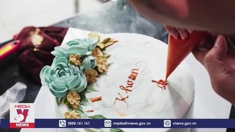 Chiến dịch 'bánh kem một chữ' tri ân thầy cô thu hút bạn trẻ Gen Z