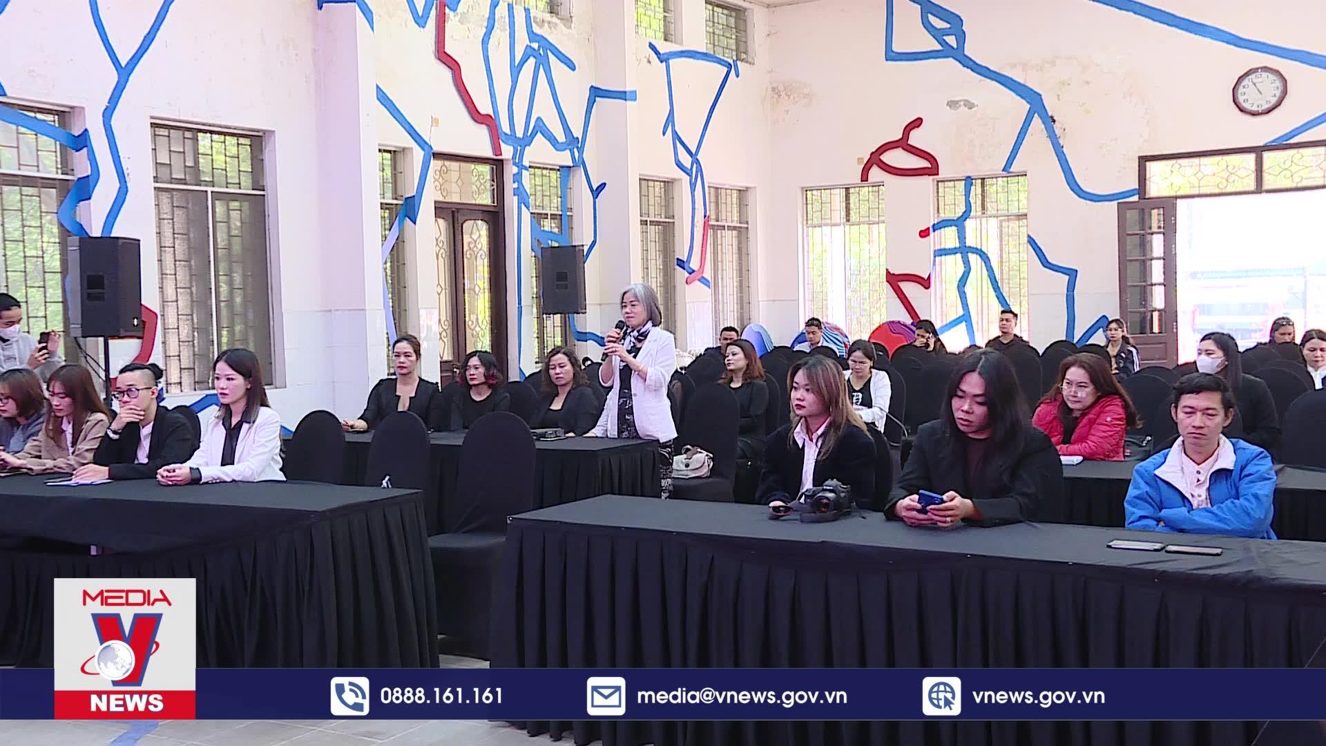 Tái sinh di sản qua ngôn ngữ thời trang hiện đại 