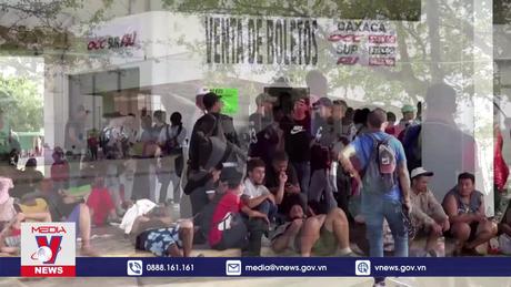 Mexico phát hiện hơn 200 người di cư trong xe tải đầu kéo