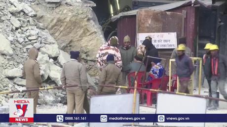 Lực lượng cứu hộ Ấn Độ khoan được nửa đường hầm bị sập