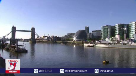 Anh cập nhật kế hoạch ngân sách nhằm vực dậy tăng trưởng