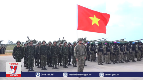 Tàu 016-Quang Trung thăm hữu nghị Hong Kong (Trung Quốc)