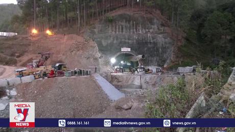 Ấn Độ chưa đưa được 41 người ra khỏi đường hầm bị sập