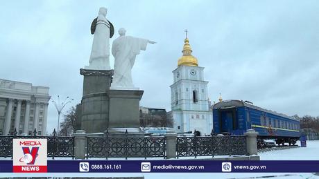 Ukraine cứu hộ hàng nghìn người và phương tiện mắc kẹt trong bão tuyết