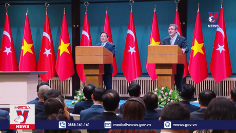 Thủ tướng và Phó Tổng thống Thổ Nhĩ Kỳ họp báo chung 