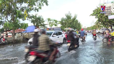 Triều cường gây ngập giờ tan tầm ở TP.HCM