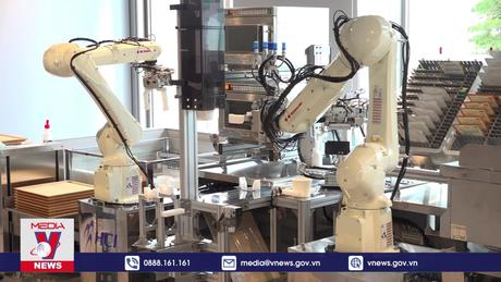Nhà hàng hoàn toàn do robot vận hành tại Nhật Bản