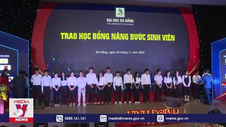 Vinh danh thủ khoa và hỗ trợ sinh viên tại Đà Nẵng