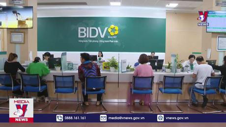 Lãi suất gửi tiết kiệm tiếp tục giảm 