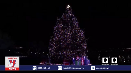 Vợ chồng TT Joe Biden thắp sáng Cây Giáng sinh Quốc gia