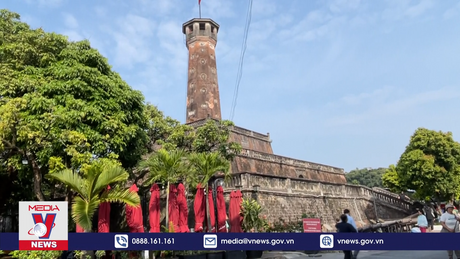 Hình ảnh vẽ, khắc phản cảm, nhằng nhịt ở di tích lịch sử văn hoá Cột cờ Hà Nội