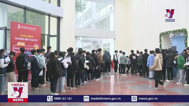 Gần 3000 sĩ tử tranh suất đầu tiên vào đại học 