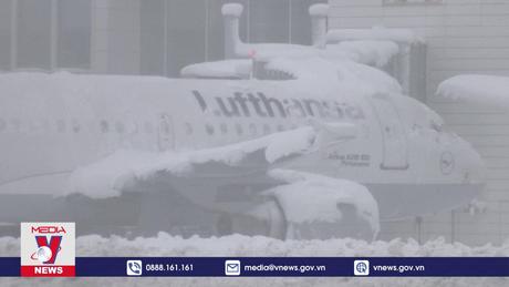 Hàng trăm chuyến bay ở Đức bị hủy do tuyết rơi dày kỷ lục