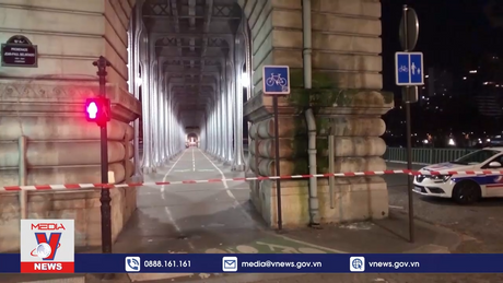 Pháp công bố động cơ của nghi phạm đâm dao ở Paris