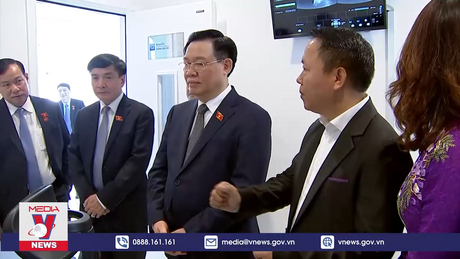 Chủ tịch Quốc hội thăm bệnh viện La Vie tại Lào