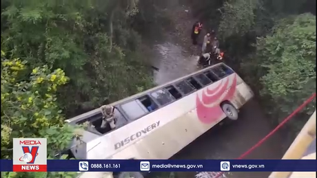 Tai nạn giao thông và bão khiến nhiều người thương vong