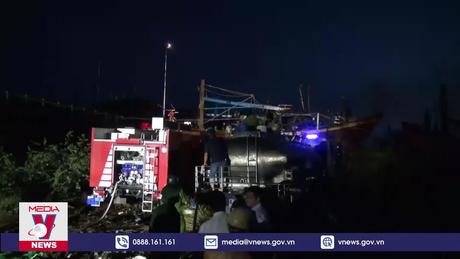 Bình Thuận đã khống chế được đám cháy lớn tại khu vực sửa chữa tàu cá