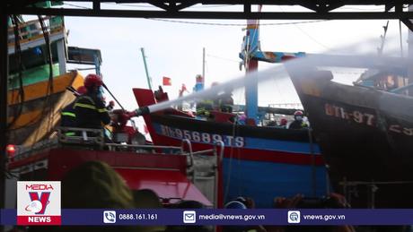 Cháy lớn khu sửa chữa tàu thuyền tại thành phố Phan Thiết