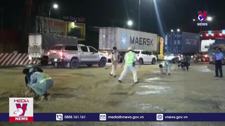 Tai nạn giao thông vì dầu nhớt đổ trên đường 