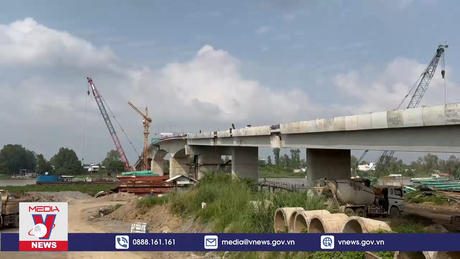 An Giang hợp long cầu Châu Đốc bắc qua sông Hậu