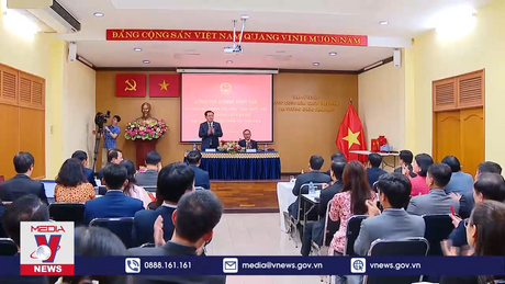 Chủ tịch Quốc hội thăm Đại sứ quán Việt Nam tại Thái Lan