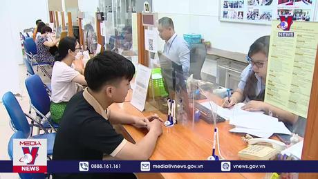 Không yêu cầu nộp sổ hộ khẩu, sổ tạm trú khi thực hiện các thủ tục của ngành BHXH 