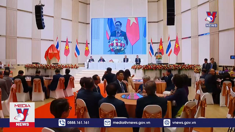 Chủ tịch Quốc hội gặp gỡ kiều bào tại Thái Lan 