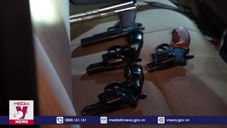 Tạm giữ 6 thanh niên dương tính với ma túy cùng nhiều vũ khí nóng