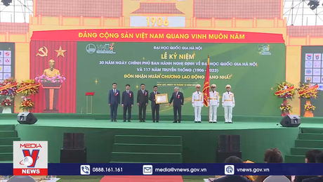 Đại học Quốc gia Hà Nội đón nhận Huân chương Lao động hạng Nhất