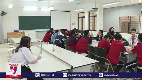 Hà Nội miễn học phí cho học sinh hộ cận nghèo