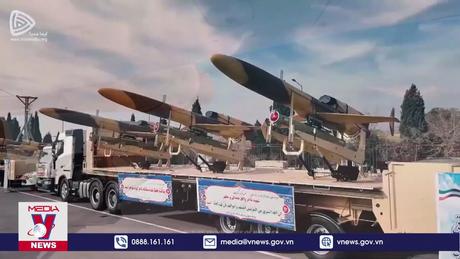 Iran ra mắt máy bay không người lái cải tiến