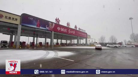 Trung Quốc nâng mức cảnh báo thời tiết do tuyết rơi dày