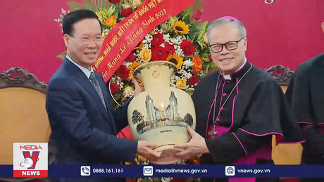 Chủ tịch nước chúc mừng Giáng sinh Tổng Giáo phận Huế