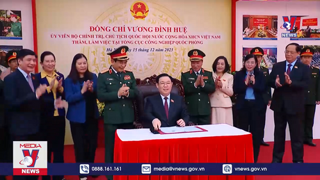 Chủ tịch Quốc hội  thăm Tổng cục Công nghiệp Quốc phòng 