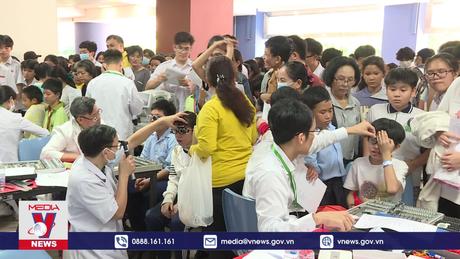 Hơn 2.000 trẻ mồ côi, khuyết tật được khám bệnh