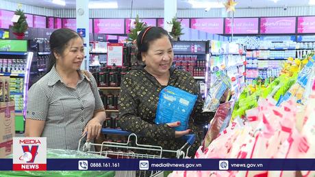 Siêu thị ở TP.HCM tăng dự trữ hàng Tết