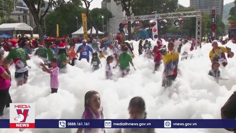 Tinh thần Giáng Sinh rộn ràng đường phố Mỹ Latinh