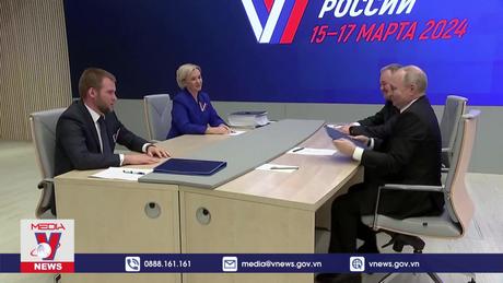 Tổng thống Nga V. Putin nộp hồ sơ tranh cử