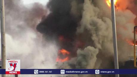 Hơn 190 người thương vong trong vụ nổ kho chứa dầu ở Guinea