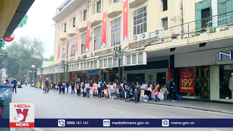 Tạm cấm tổ chức sự kiện có tính chất thương mại trên phố đi bộ hồ Gươm 