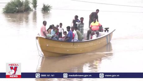 Ấn Độ nỗ lực cứu hộ người mắc kẹt do mưa lũ