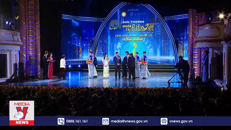 Thủ tướng dự Lễ trao giải thưởng Nhân tài Đất Việt