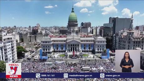 Tổng thống Argentina ký sắc lệnh cải cách kinh tế