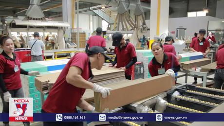 Công nhân phập phồng ngóng thưởng Tết