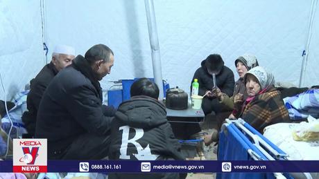 Trung Quốc lắp đặt nhà tạm cho nạn nhân động đất