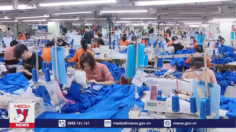 Xoay xở để lo thưởng Tết cho lao động