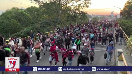 Hàng nghìn người di cư qua Mexico đến Mỹ