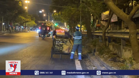 Hà Nội vắng lặng, người mưu sinh nhọc nhằn trong đêm giá lạnh 11 độ C