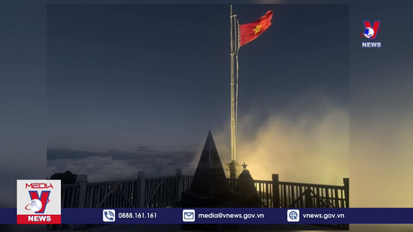 Băng giá tiếp tục phủ trắng đỉnh Fansipan